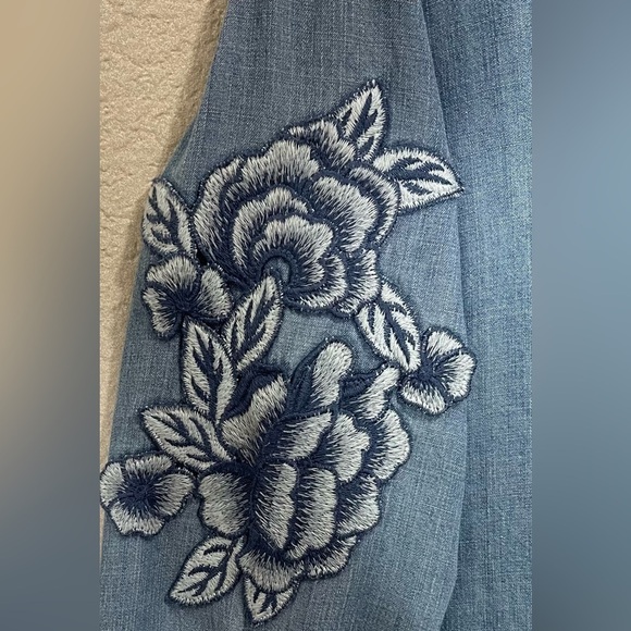 RAILS - Ingrid Floral Embroidered Patches Chambray Shirt Size XS - Picture 4 of 11